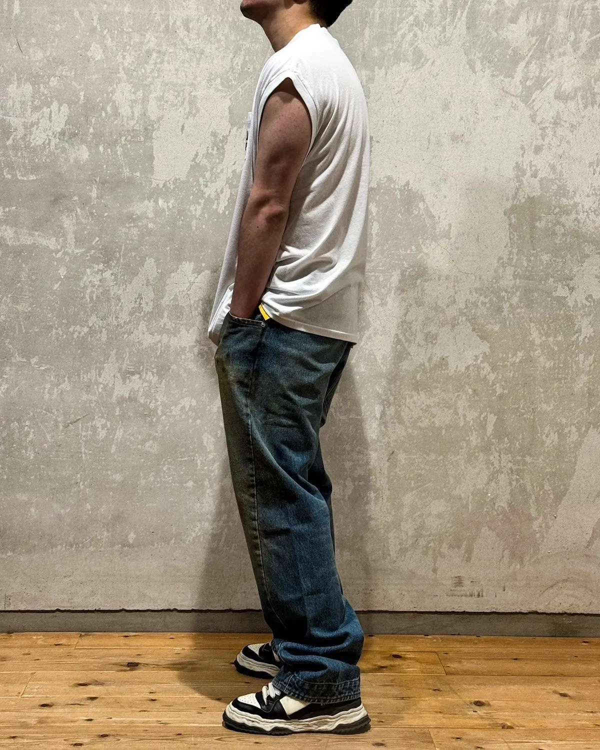 GALLERY DEPT. AUGI SLEEVELESS TEE/VINTAGE BLACK/NAVY/WHT English pocket sleeveless vest TEE Washed black/navy blue/white S-XL Same as the original version Super comfortable summer brushed lightweight material No sense of comfort on the upper body Loose and crisp fit Comfortable and breathable